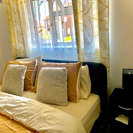 Double Room Bentilee Bucknall  المظهر الخارجي الصورة
