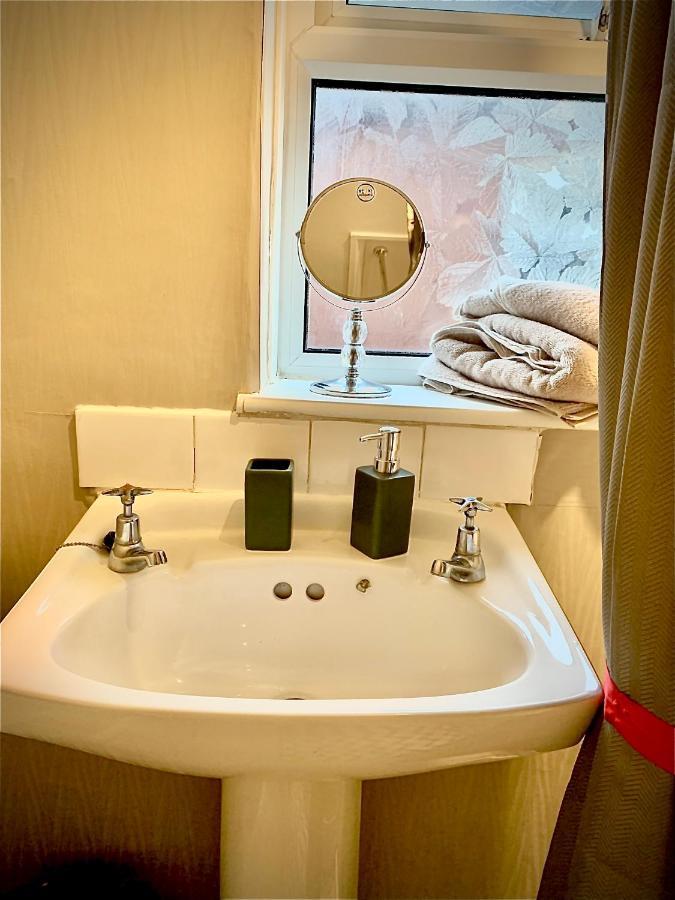 Double Room Bentilee Bucknall  المظهر الخارجي الصورة