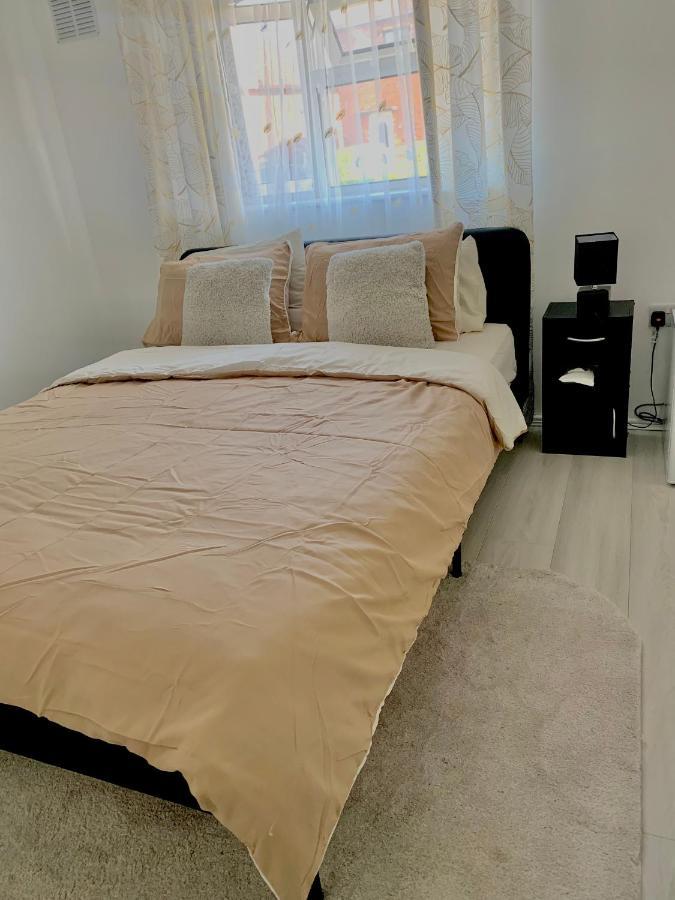 Double Room Bentilee Bucknall  المظهر الخارجي الصورة