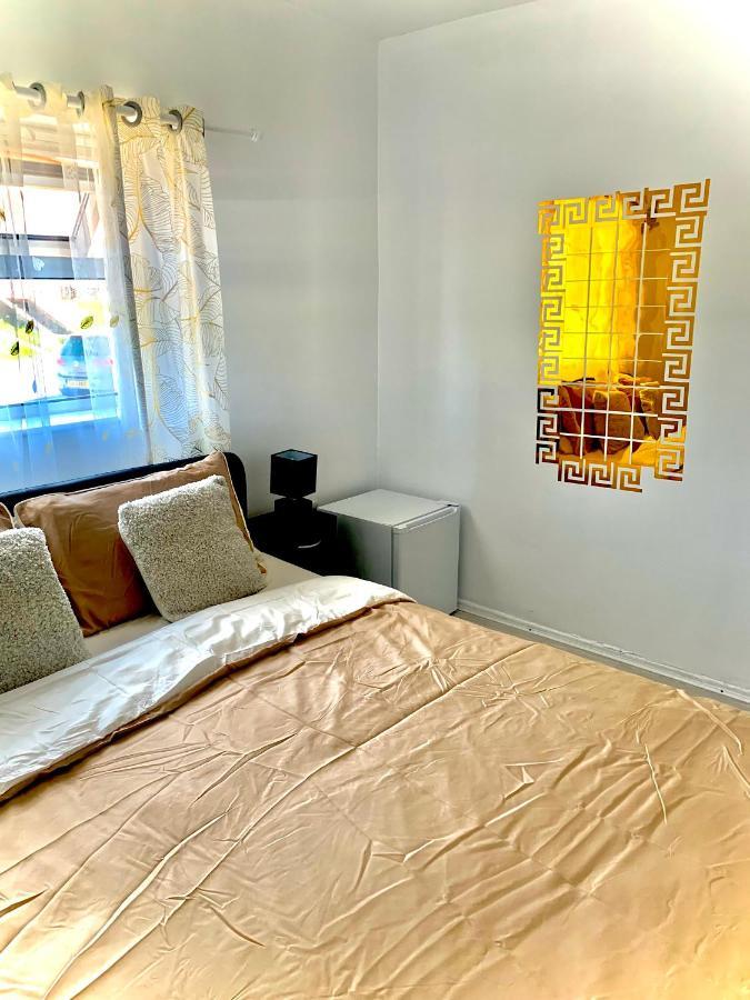 Double Room Bentilee Bucknall  المظهر الخارجي الصورة